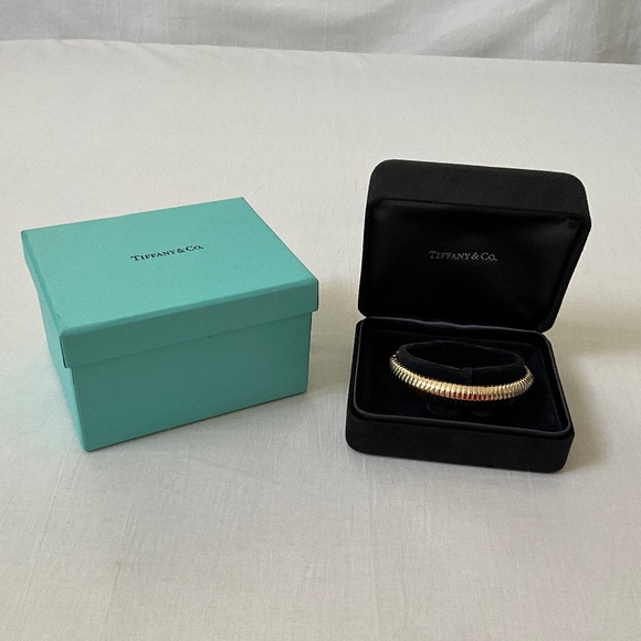 TIFFANY & CO. Rare Vintage 14k Yellow Gold Hinged Bangle Bracelet - Picture 15 of 16